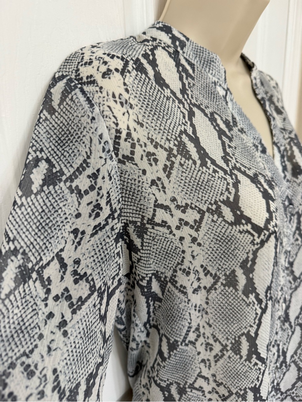KUT from the Kloth Harper Snake Print Roll Tab Blouse Gray Small - Picture 7 of 15